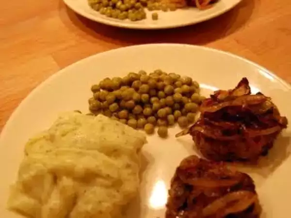 Rezept Fleischküchle mit kartoffelpüree und röstzwiebeln