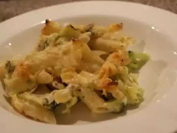Rezept Nudelauflauf mit brokkoli und hähnchen in estragonsauce