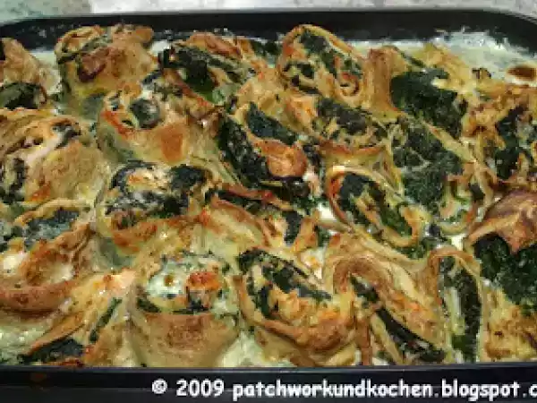 Rezept Pfannkuchenröllchen mit lachs auf spinat