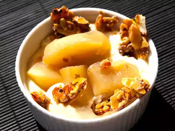 Rezept Mascarpone mousse mit apfelkompott und mandelkrokant