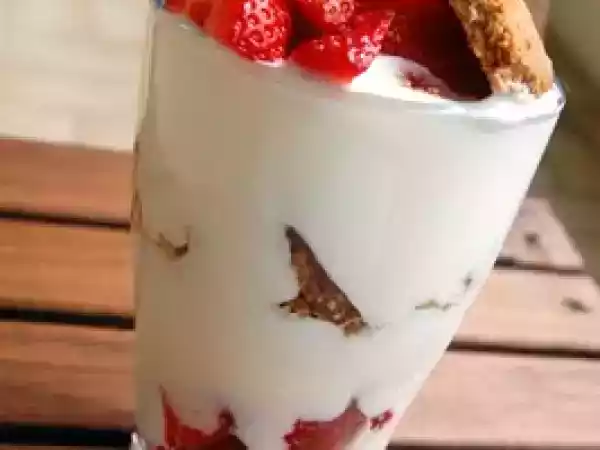 Rezept Erdbeer-joghurt mit keksen
