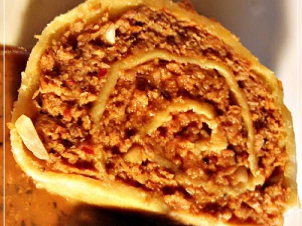 Nudelrolle mit Hackfleischfüllung - Zubereitung Schritt 7