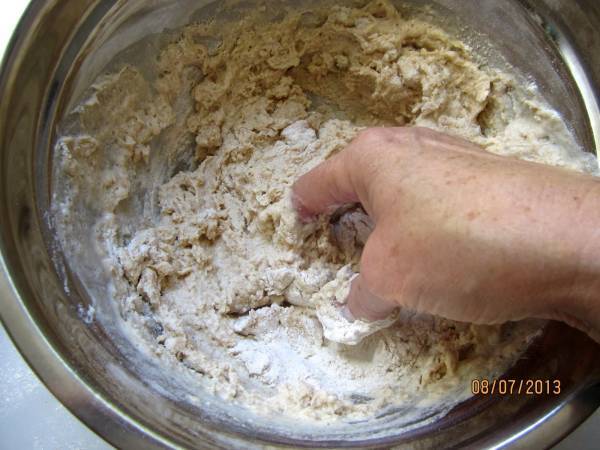 KNEIFEN STATT KNETEN - EINKORN-HASELNUSS-BROT À LA FORKISH - Zubereitung Schritt 2
