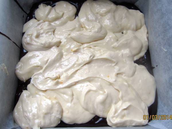 CHOCOLATE-CHEESECAKE-BROWNIES - HÜBSCH MARMORIERT - Zubereitung Schritt 4