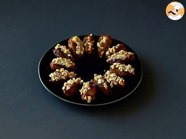 Selbstgemachte Snickers: Datteln, Erdnüsse und Schokolade – der gesunde Snack ohne Zuckerzusatz - Zubereitung Schritt 4