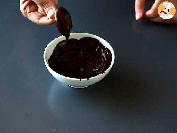 Selbstgemachte Snickers: Datteln, Erdnüsse und Schokolade – der gesunde Snack ohne Zuckerzusatz - Zubereitung Schritt 5