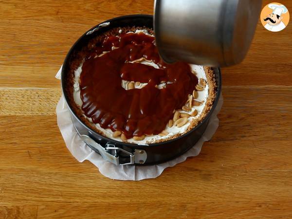 Extra leckerer Snickers Käsekuchen - Zubereitung Schritt 7