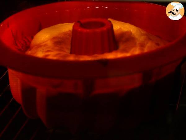 Oster-Bundt Cake mit Zitrone und weißer Schokolade - Zubereitung Schritt 5