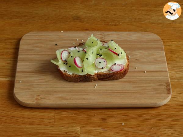 Gurken- und Radieschen-Frischkäse-Toast - Zubereitung Schritt 4
