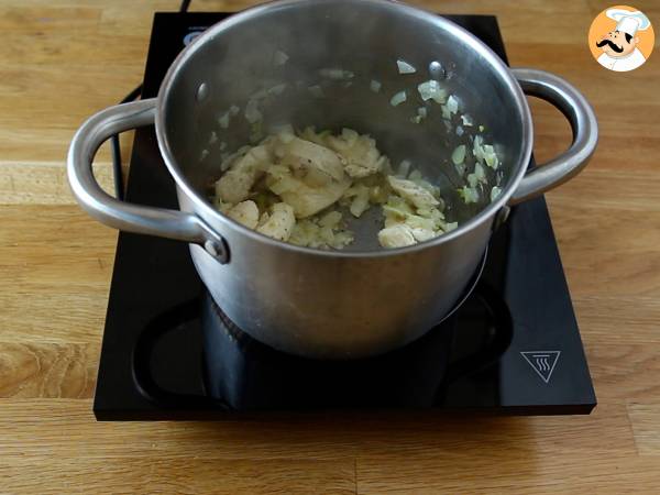 One Pot Pasta mit Spinat, Ziegenkäse und Hühnchen - Zubereitung Schritt 2