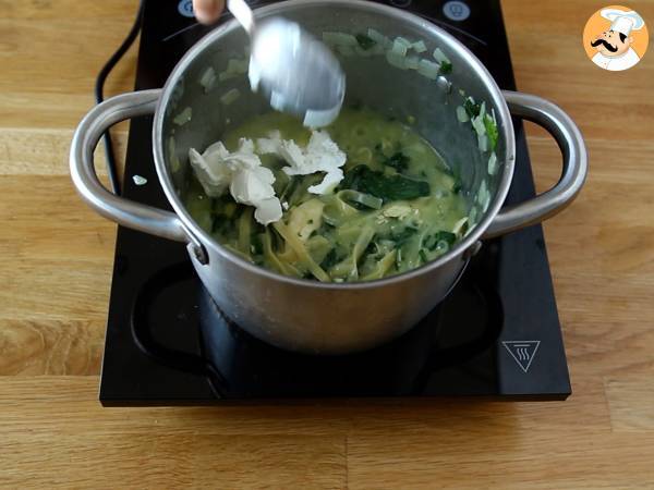 One Pot Pasta mit Spinat, Ziegenkäse und Hühnchen - Zubereitung Schritt 4