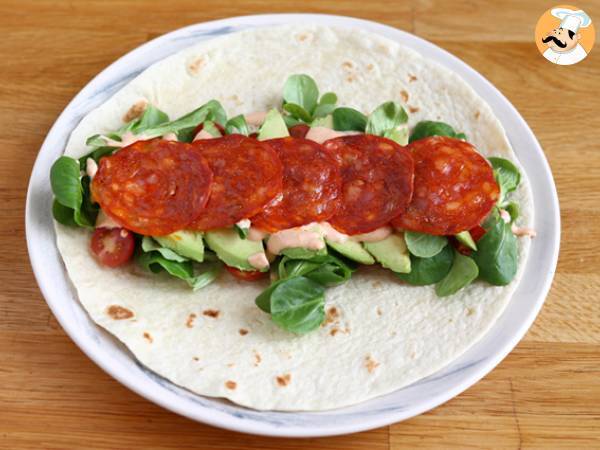 Wrap-Sandwich mit Chorizo, Avocado und Tomaten - Zubereitung Schritt 3