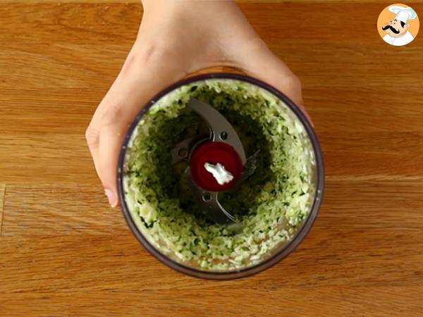 Zucchinipfannkuchen mit Feta - Zubereitung Schritt 1