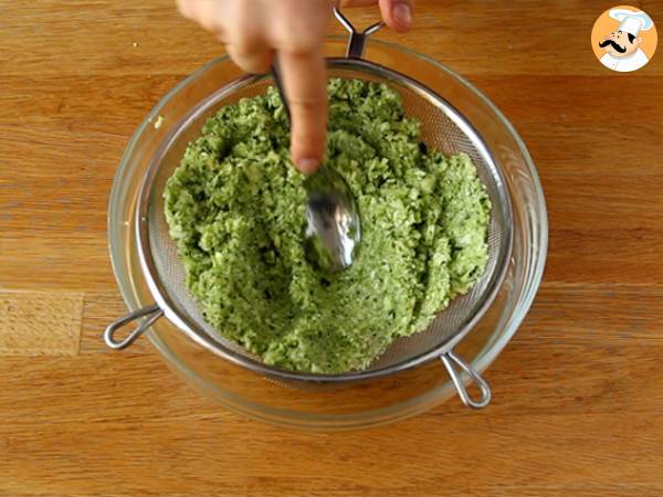 Zucchinipfannkuchen mit Feta - Zubereitung Schritt 2