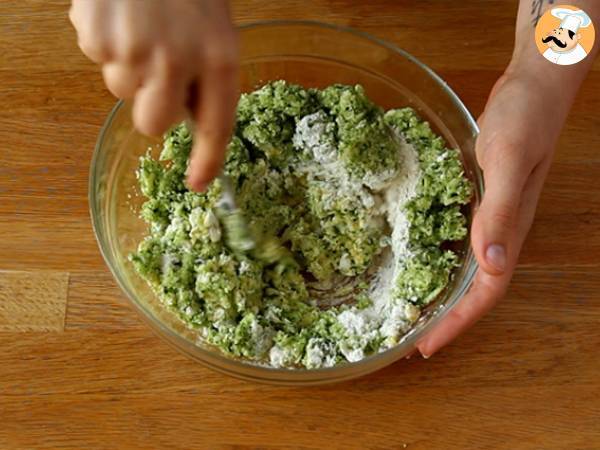 Zucchinipfannkuchen mit Feta - Zubereitung Schritt 4