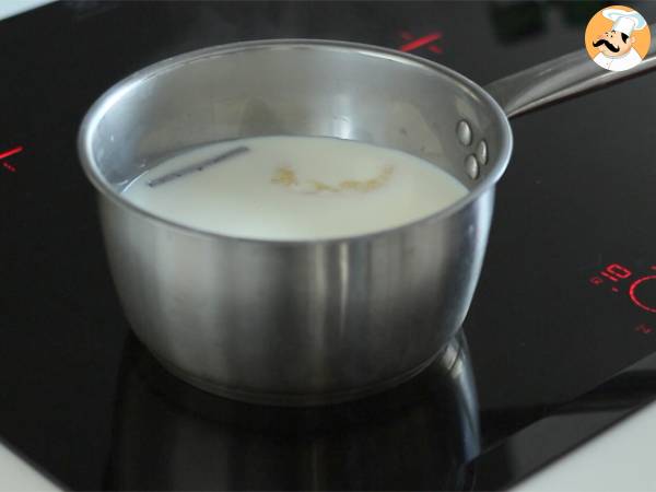 Apfel-Karamell-Pudding mit Croissants - Zubereitung Schritt 1