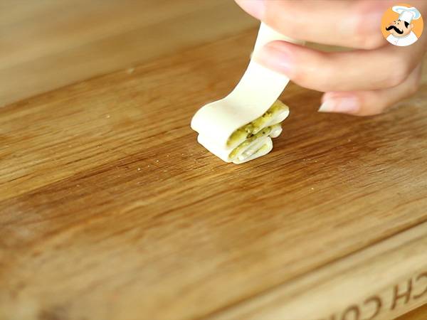 Tannenblätterteig mit Pesto für den Weihnachtsapéro - Zubereitung Schritt 3