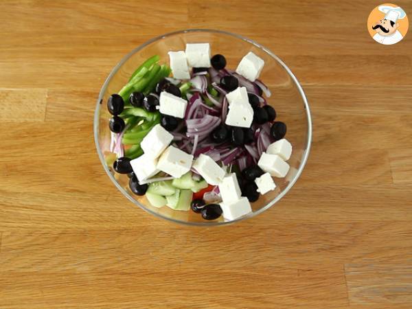 Griechischer Salat oder Horiatiki - Zubereitung Schritt 2