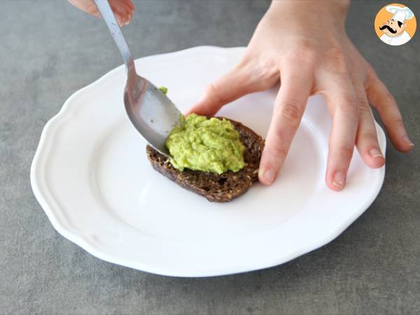 Avocado-Toast und pochiertes Ei - Zubereitung Schritt 3