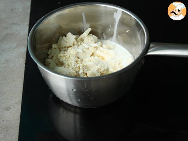 Creme aus Blumenkohl, Kokosnuss und geräuchertem Lachs - Zubereitung Schritt 1