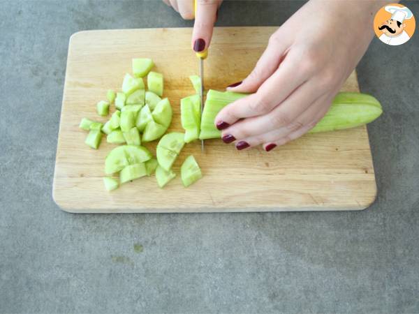 Gurke mit Joghurtsoße - Zubereitung Schritt 1