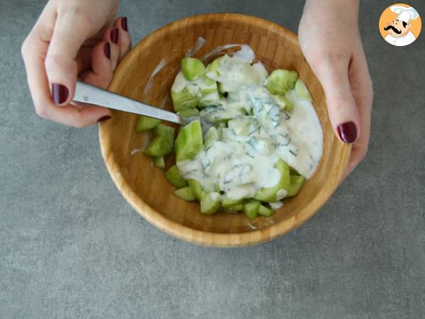 Gurke mit Joghurtsoße - Zubereitung Schritt 3