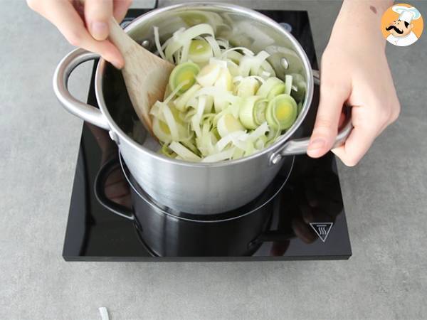 Lauchsuppe mit Kokosmilch und Curry - Zubereitung Schritt 1