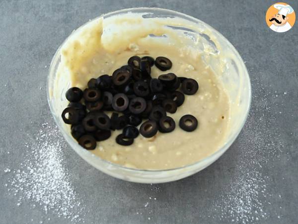 Kuchen mit schwarzen Oliven und Feta - Zubereitung Schritt 2