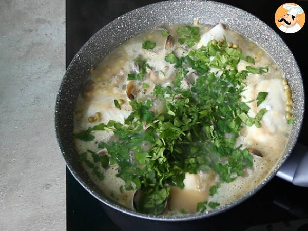 Geschmorter Seehecht, Muscheln und Erbsen - Zubereitung Schritt 4