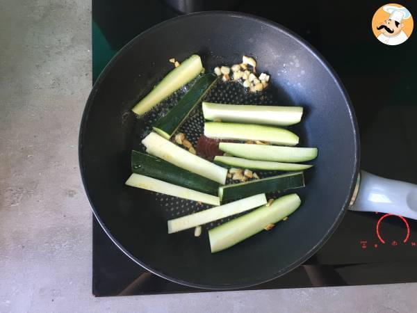 Zucchini mit Zitrone und Feta - Zubereitung Schritt 2