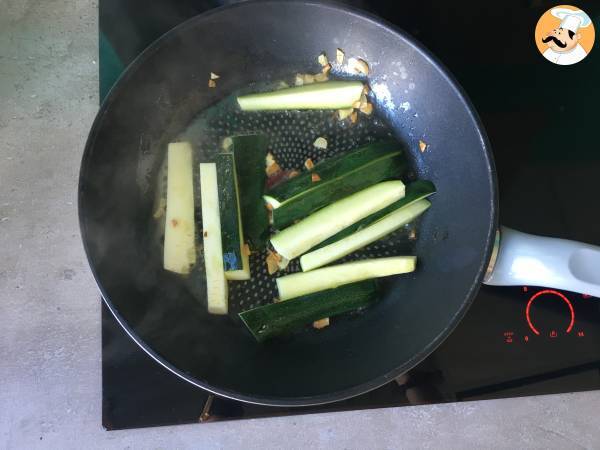 Zucchini mit Zitrone und Feta - Zubereitung Schritt 3