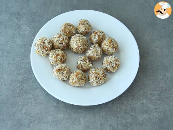 Energy Balls mit Aprikose, grünem Tee und Kokosnuss - Zubereitung Schritt 3