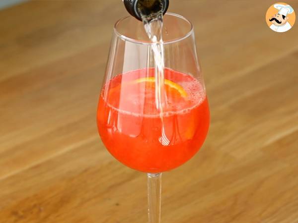 Spritz, der berühmte italienische Cocktail mit Aperol - Zubereitung Schritt 2