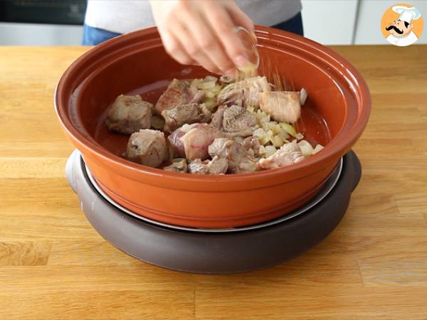Lamm-Tajine mit Pflaumen (Schritte und Video) - Zubereitung Schritt 2