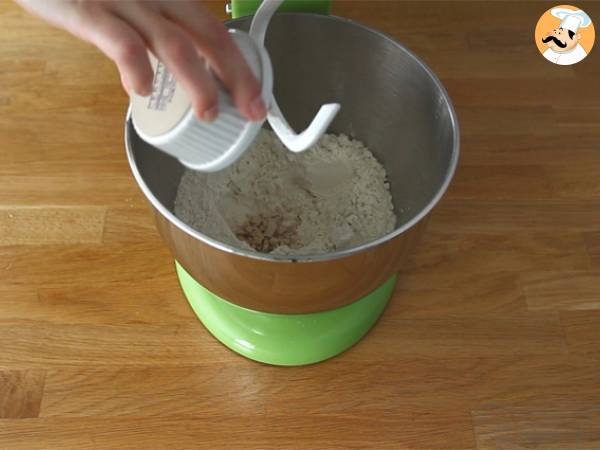 Pizzabrötchen, Brötchen gefüllt mit Schinken und Käse - Zubereitung Schritt 1