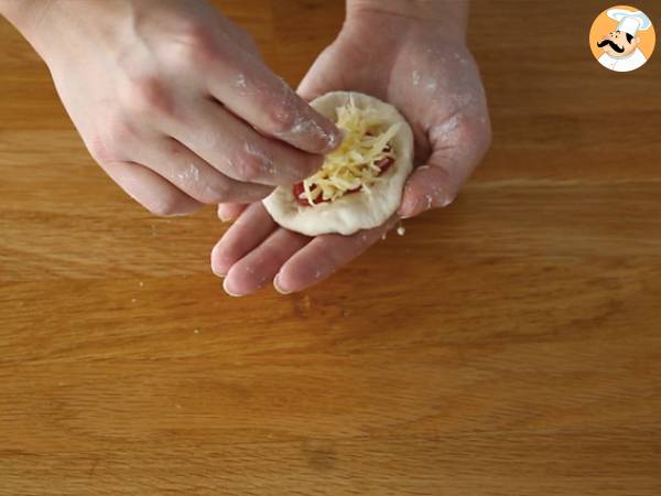 Pizzabrötchen, Brötchen gefüllt mit Schinken und Käse - Zubereitung Schritt 4