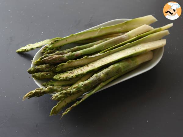 Blätterteiggebäck mit Spargel, Schinken und geschmolzenem Käse - Zubereitung Schritt 2