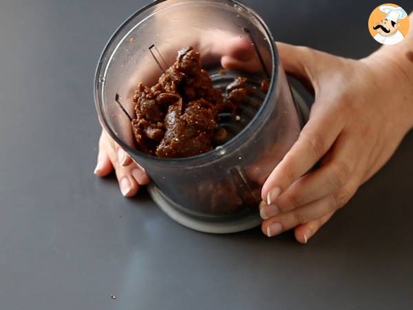 Dattel-Energiebällchen mit flüssigem Erdnussbutterkern - Zubereitung Schritt 3