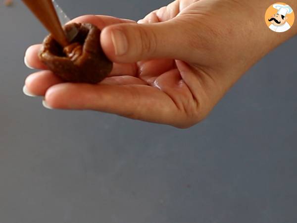 Dattel-Energiebällchen mit flüssigem Erdnussbutterkern - Zubereitung Schritt 4