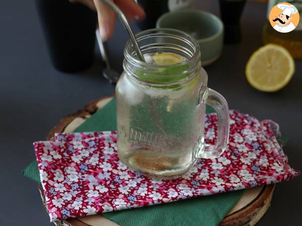 Spritz Hugo mit Holunderblüten-Sirup, ein frischer und süßer Cocktail - Zubereitung Schritt 5
