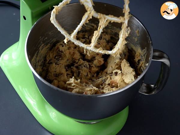 Cookies XXL Haselnüsse, Milchschokolade und Pralinen - Zubereitung Schritt 4