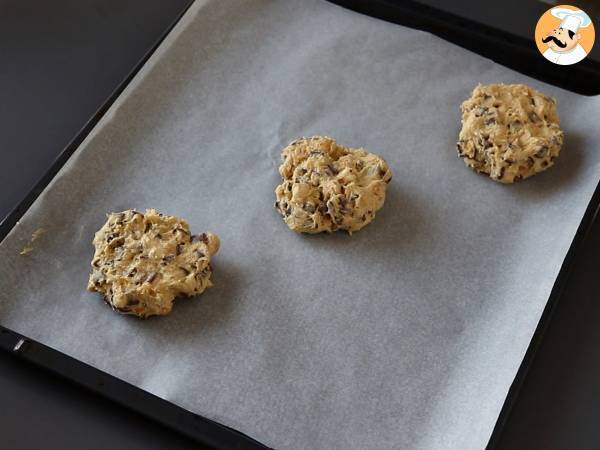Cookies XXL Haselnüsse, Milchschokolade und Pralinen - Zubereitung Schritt 5