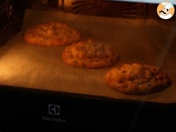 Cookies XXL Haselnüsse, Milchschokolade und Pralinen - Zubereitung Schritt 6