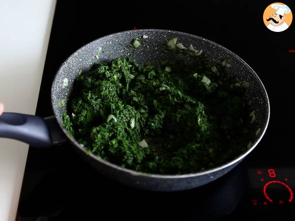 Spanakopita, der griechische Spinat- und Fetakuchen super einfach zuzubereiten - Zubereitung Schritt 3