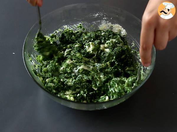 Spanakopita, der griechische Spinat- und Fetakuchen super einfach zuzubereiten - Zubereitung Schritt 5