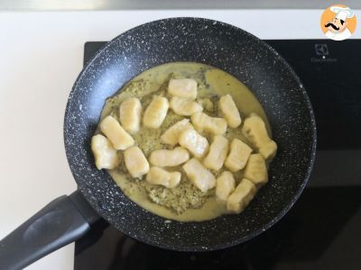 Hausgemachte Kartoffelknödel mit Pesto - Zubereitung Schritt 6