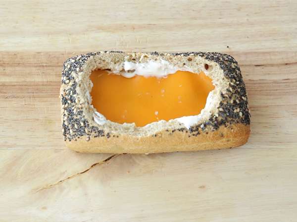 Egg Boats mit Chorizo und Käse - Zubereitung Schritt 2