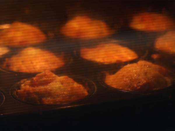 Herzhafte Muffins mit Thunfisch, Tomate und Feta : einfach und schnell - Zubereitung Schritt 4