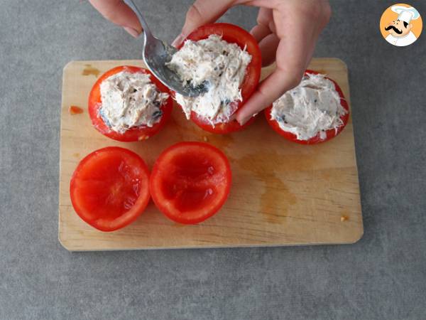 Tomaten gefüllt mit Thunfisch, Frischkäse und Oliven - Zubereitung Schritt 3