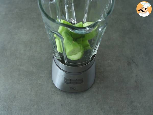 Kalte Suppe aus Gurken und Minze - Zubereitung Schritt 1